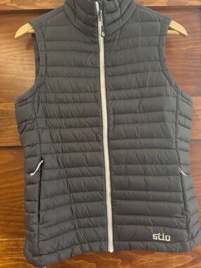 Stio Women's Quilted Puffer Vest in Charcoal Gray